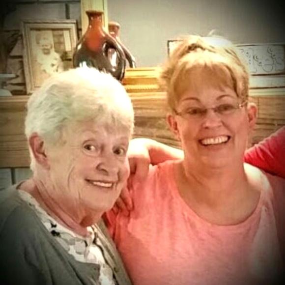 Meet Your Posher, Connie 🌻 - Picture 3 of 11